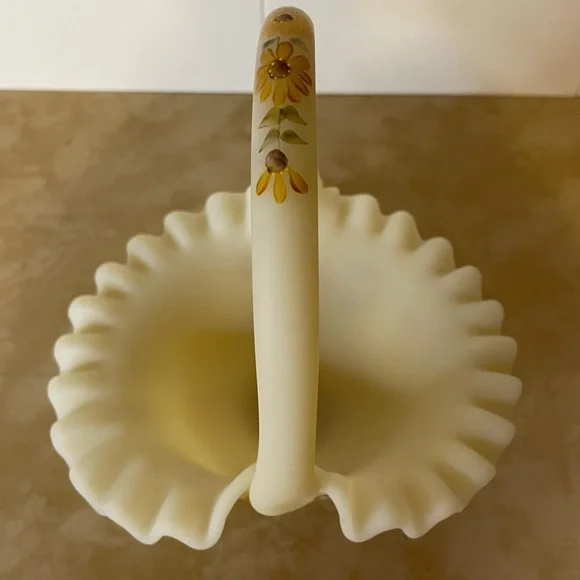 Fenton Satin Custard Glass Ruffled Glass Basket - Hand Painted & Signed - Picture 4 of 13